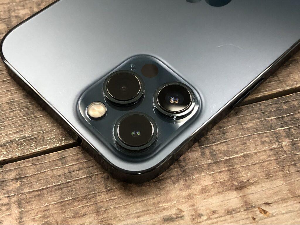 iPhone 12 Pro Maxのカメラレンズカバー交換後のきれいな状態