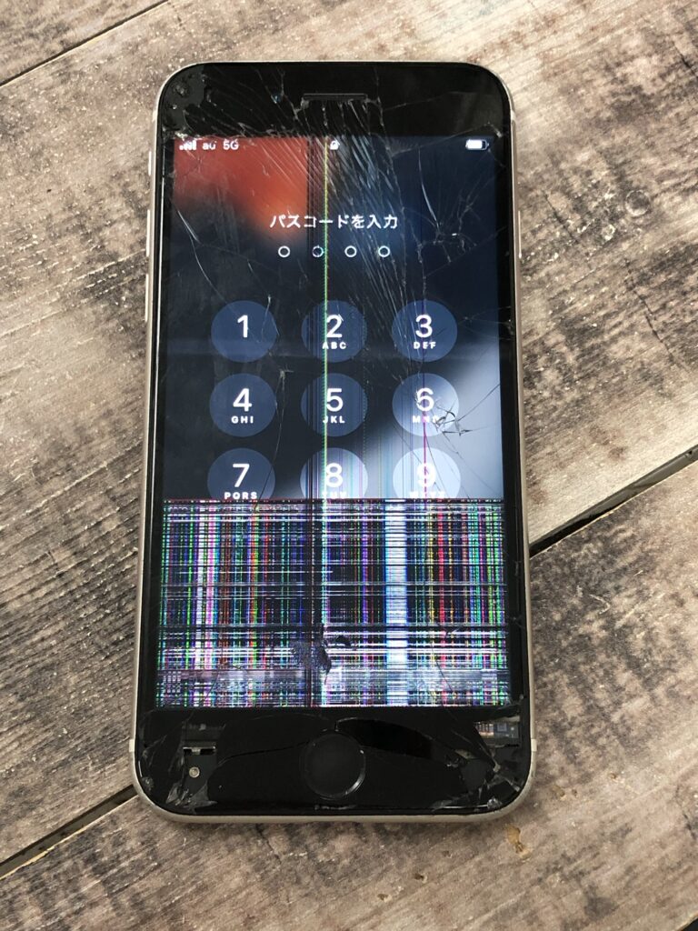 iPhone SE第3世代 画面割れと液晶破損の修理前の状態